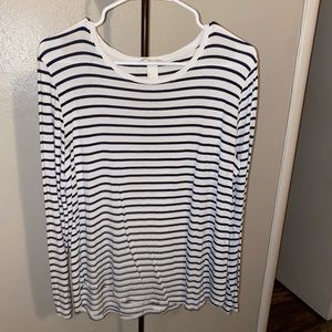 Black and white striped long sleeve tee